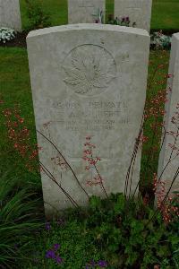 Etaples Military Cemetery - Gilbert, E A